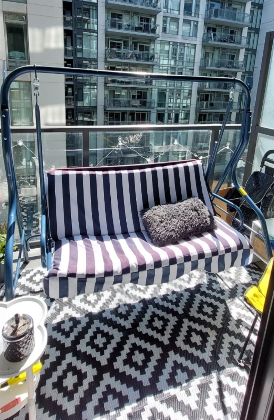 Outdoor swing