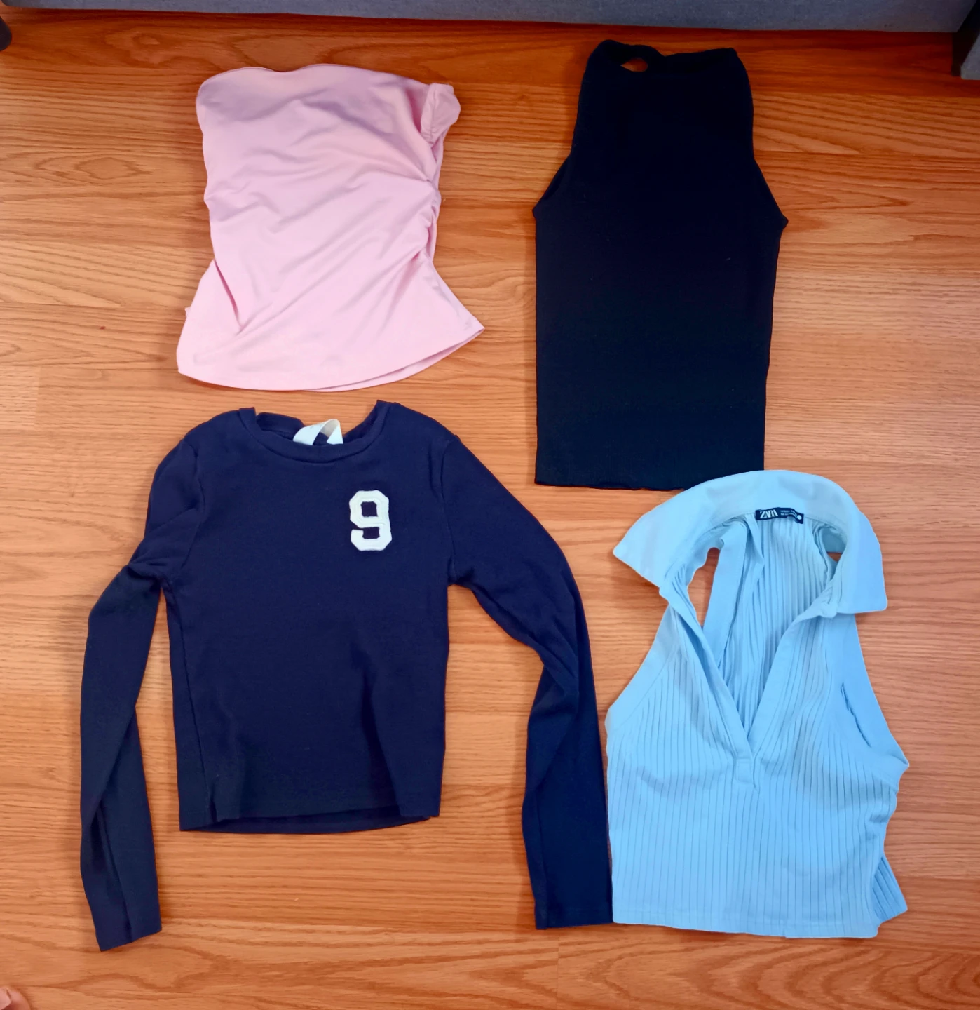 Selling various tops! DM for price - photo 2