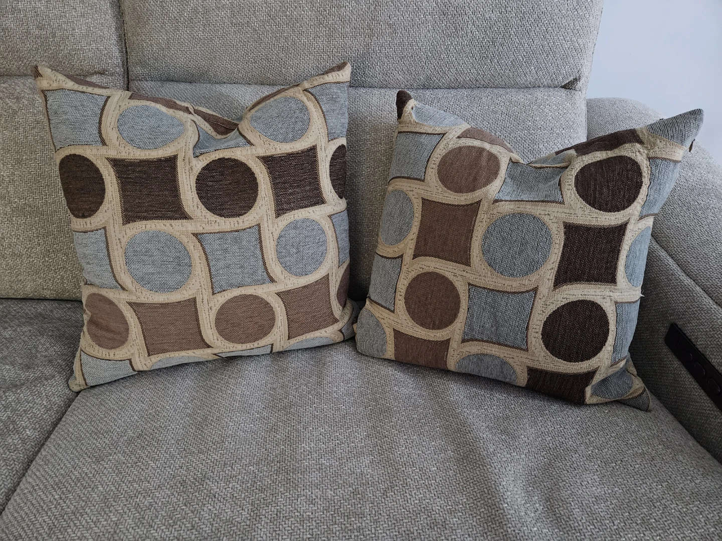 ⚽️ 2x Decorative Throw Pillows