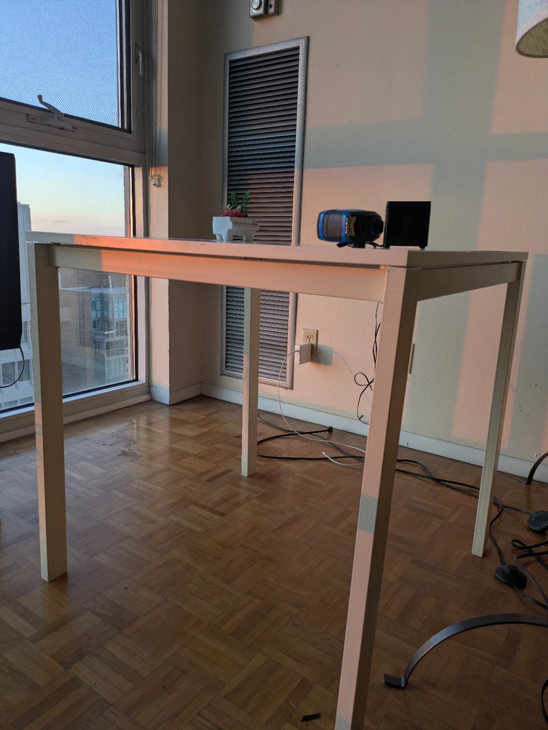 White Square Table - photo 5