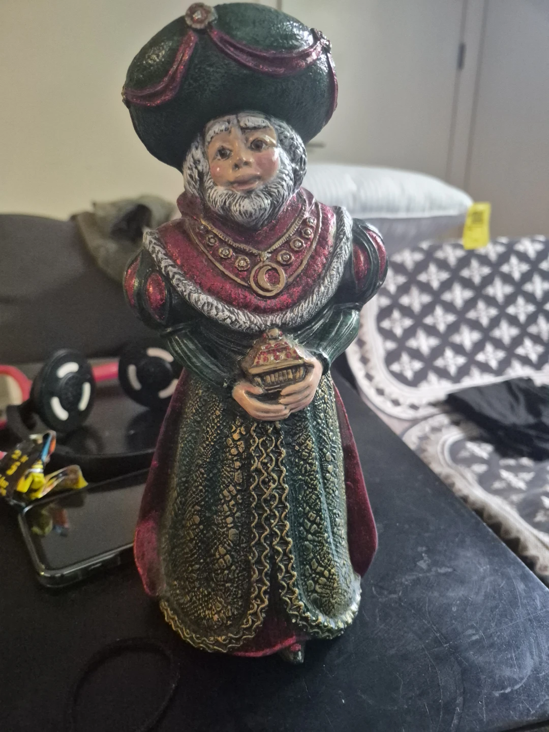 Decorative Figurine of a Royal Figure - photo 2