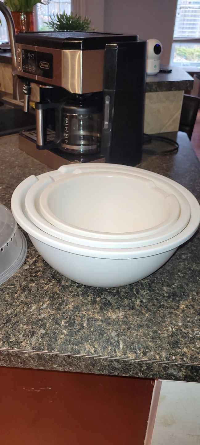 White Mixing Bowl Set with Lids ⚽
