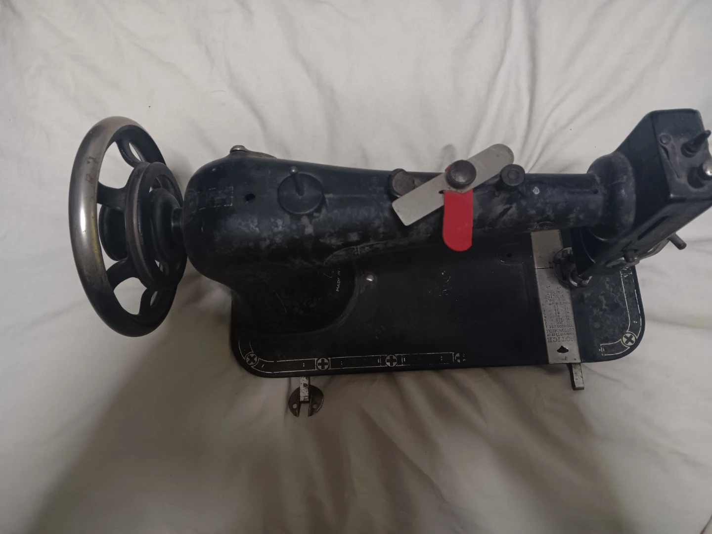 Vintage Singer Sewing Machine - photo 2