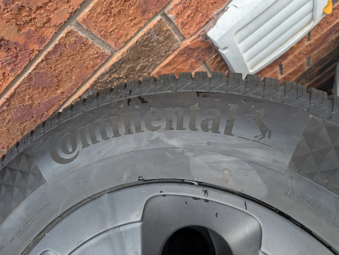 JEEP WRANGLER WINTER TIRES ON O.E.M RIMS 275/65 R18 - photo 4