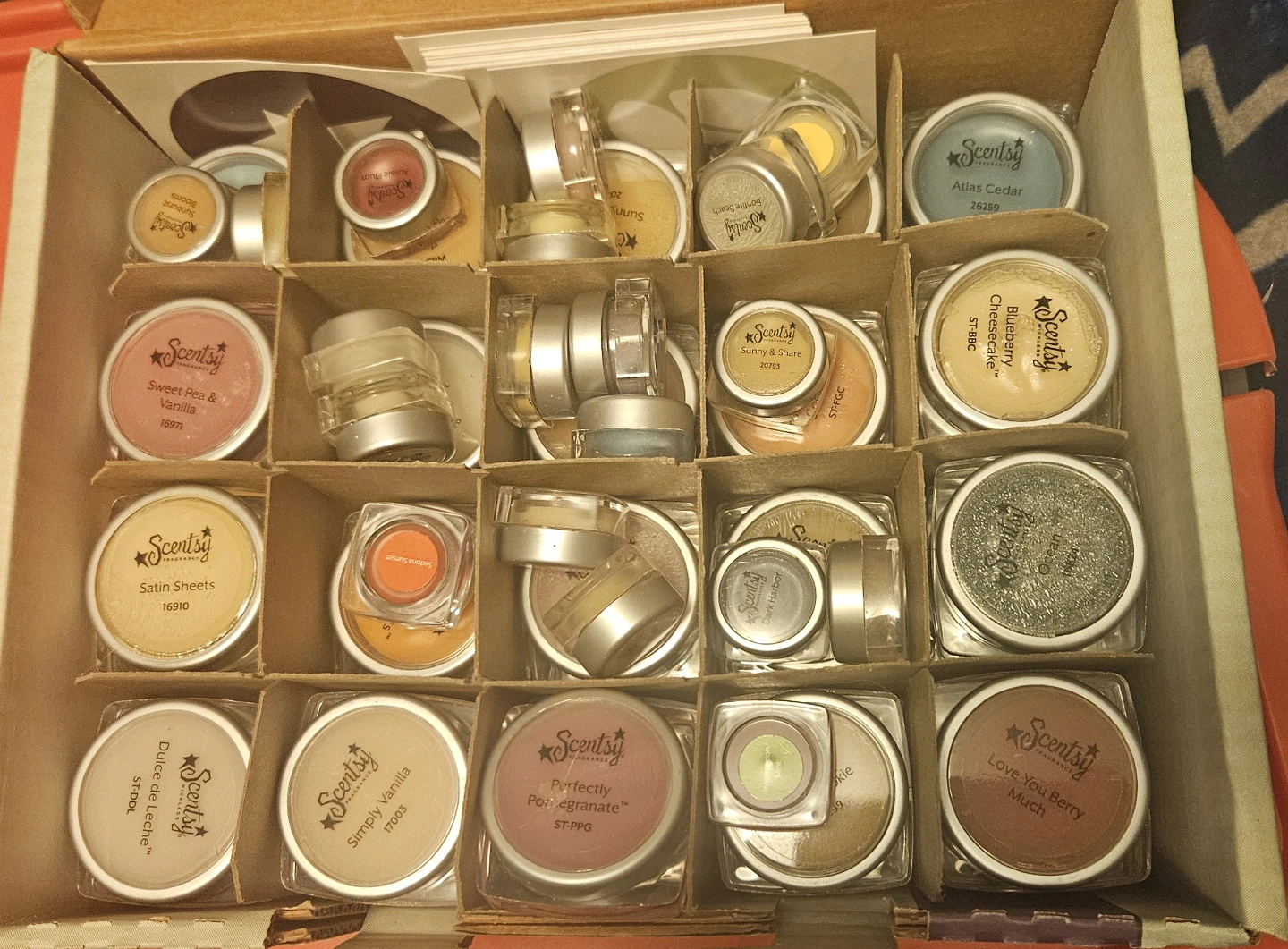 Scentsy testers and mini testers in box - photo 2