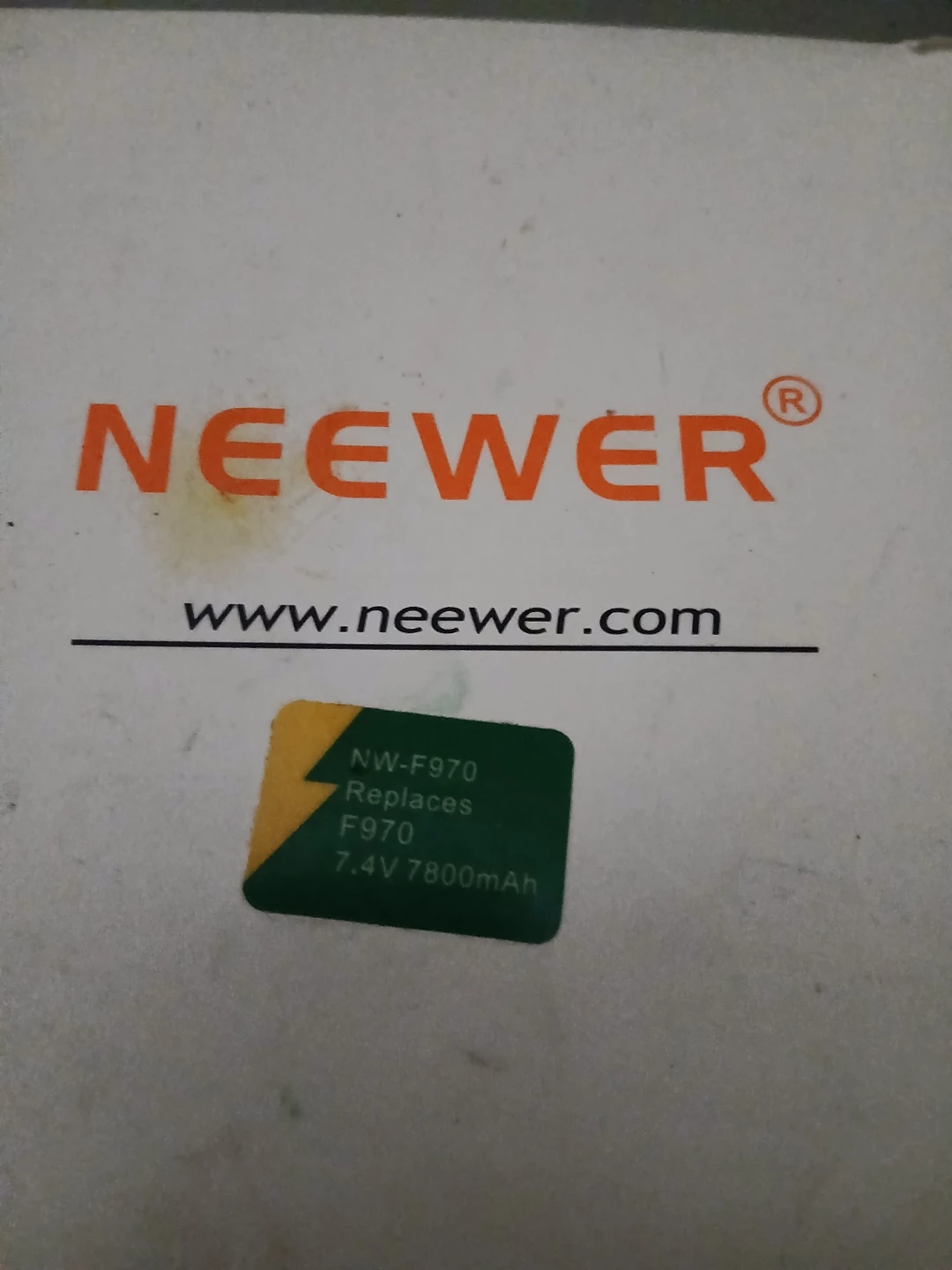 Neewer NW-F970 Battery Charger with 2 Batteries - photo 2