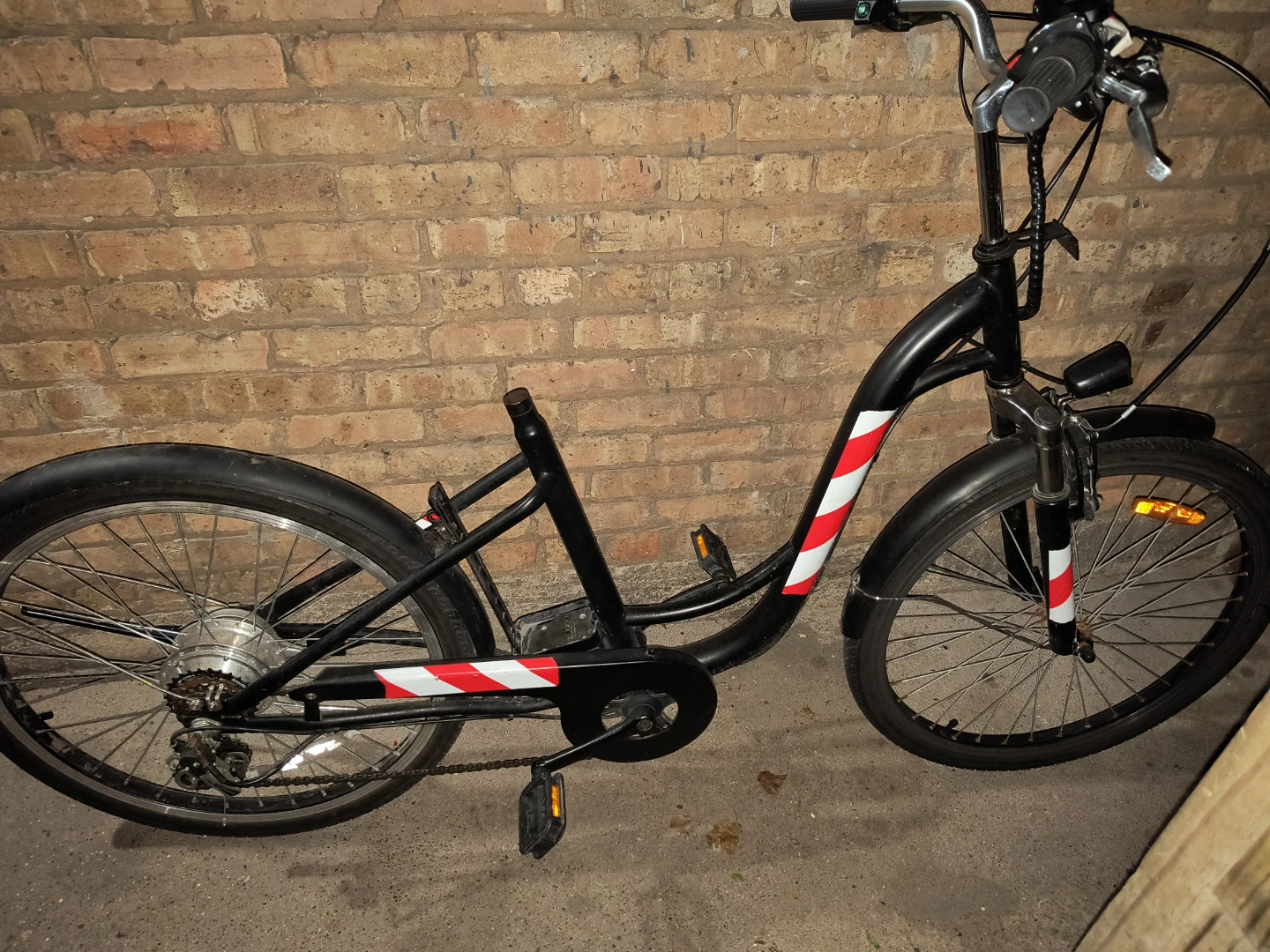 Electric Bicycle with Handlebar Controls
