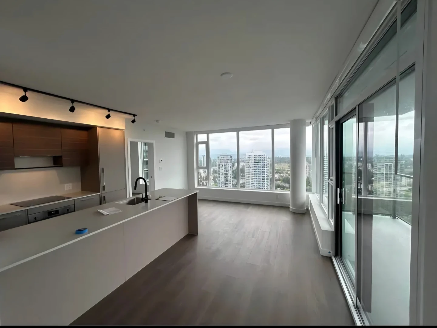 Spacious apartment with city views - photo 2