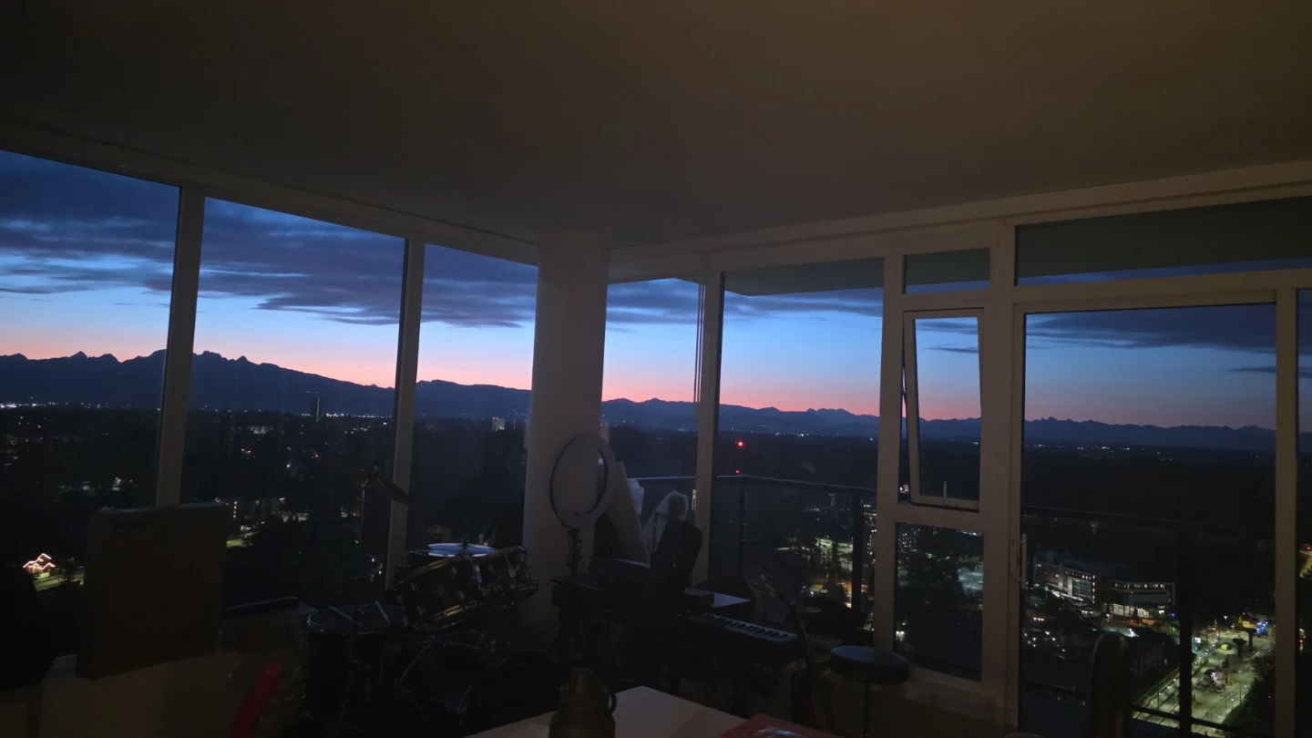 Spacious apartment with city views - photo 3