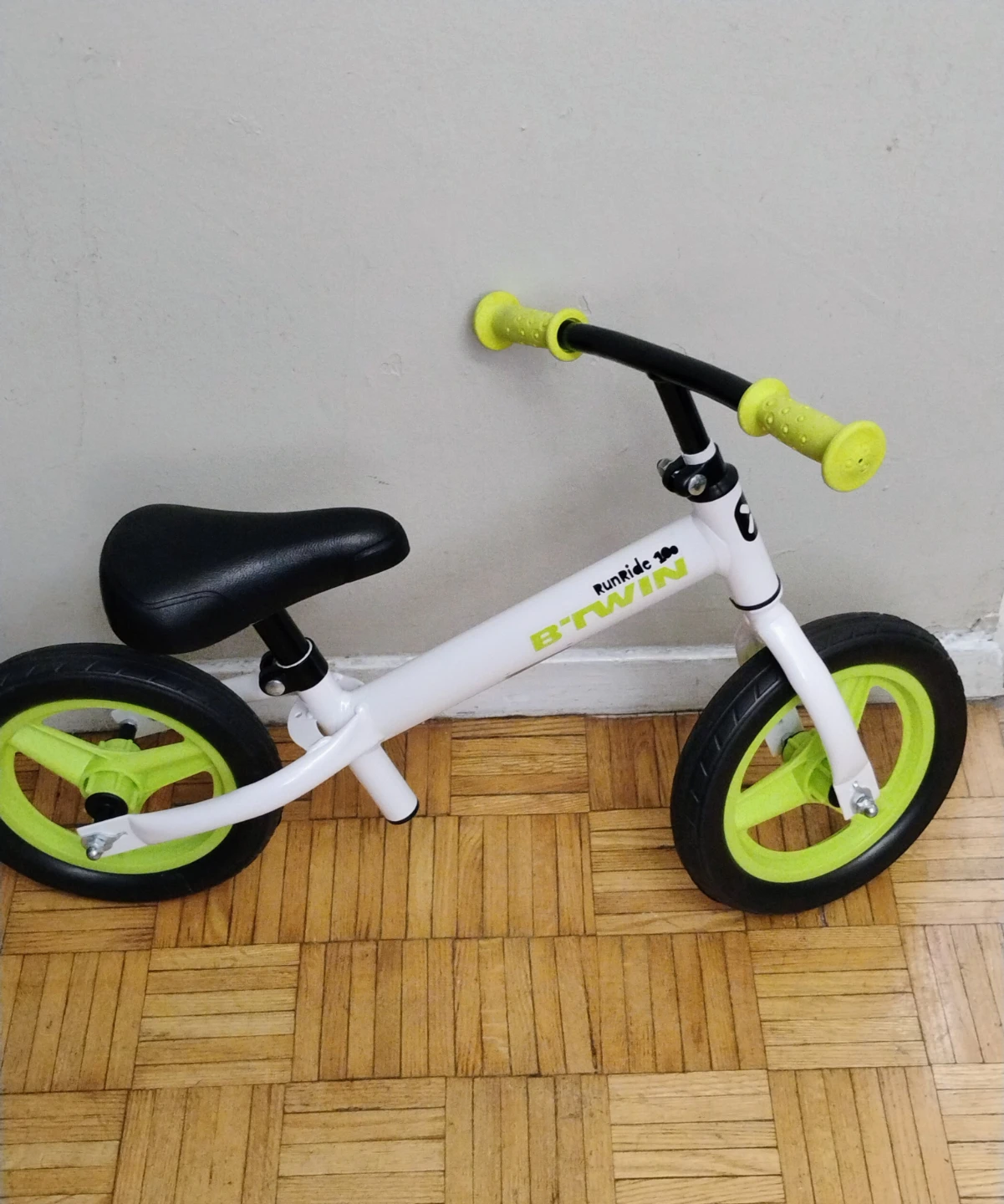 B'TWIN RunRide 100 Balance Bike White/Green - photo 4