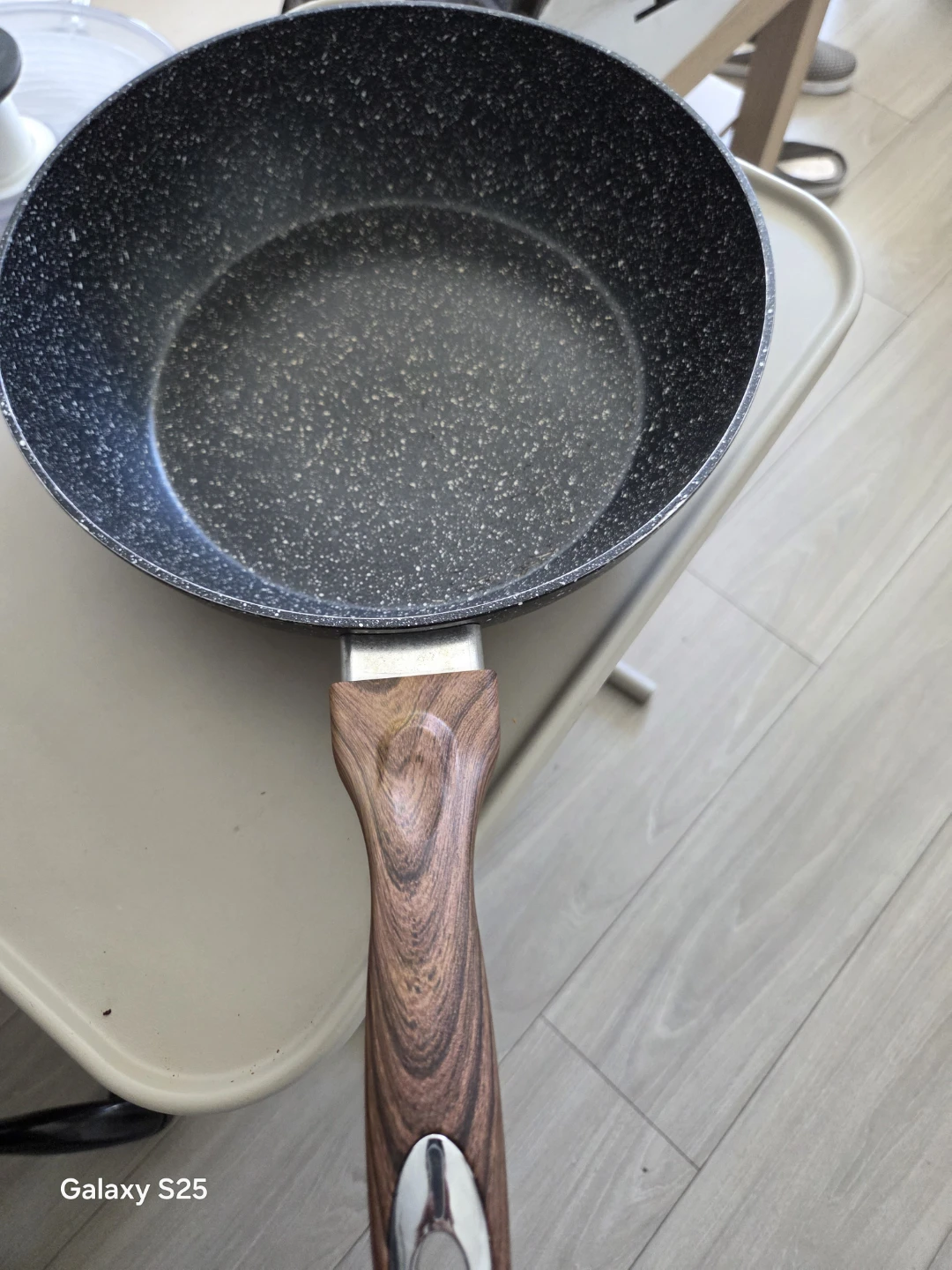 Frying Pan with Wood-Look Handle