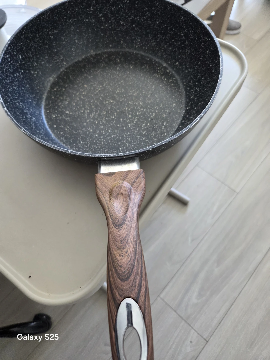 Frying Pan with Wood-Look Handle - photo 2