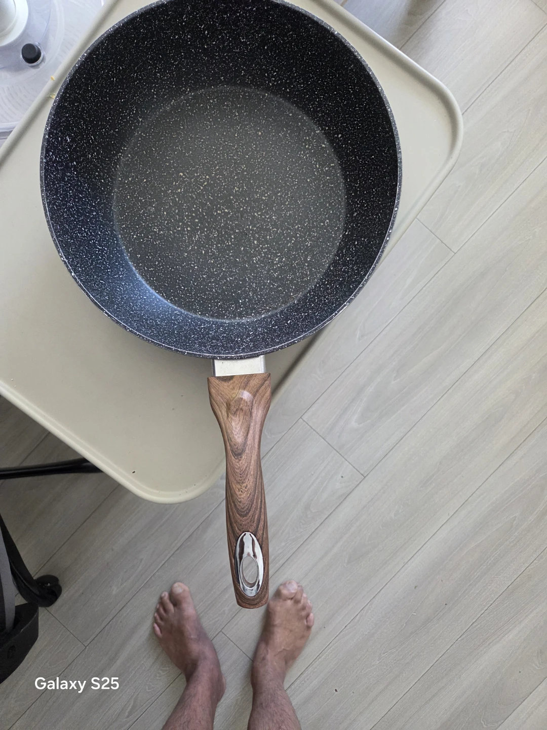 Frying Pan with Wood-Look Handle - photo 4