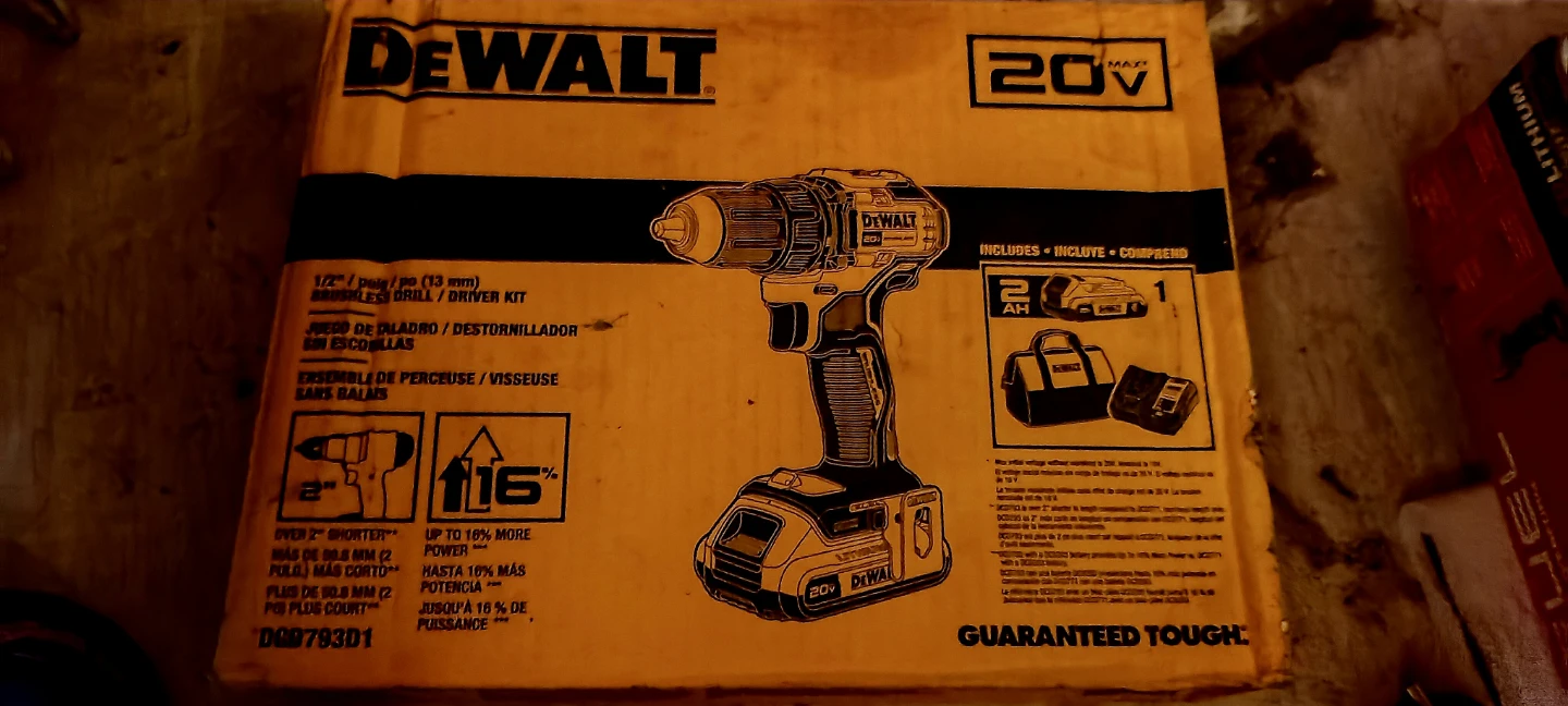 DEWALT 20V MAX Brushless Drill/Driver Kit