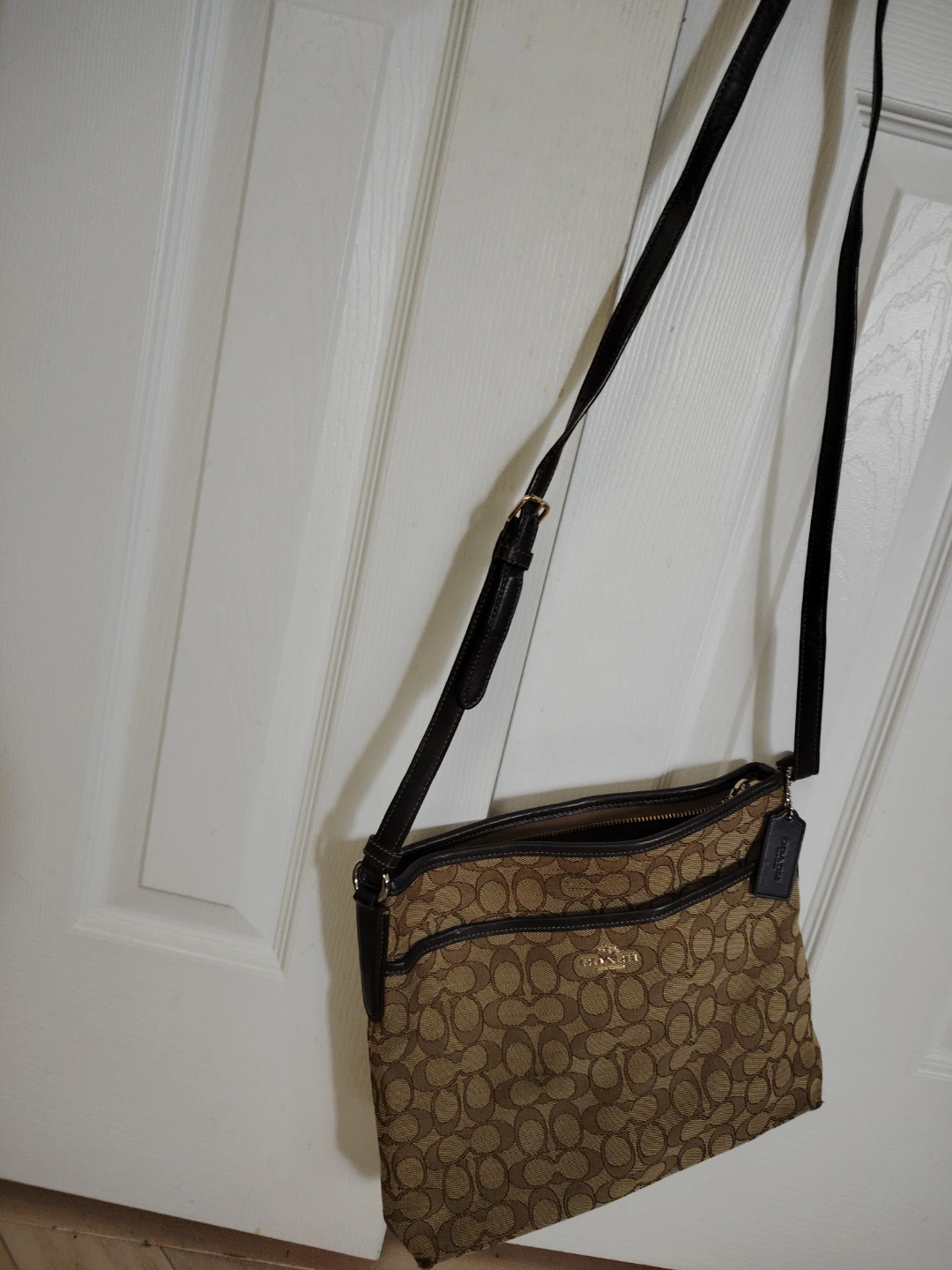 Coach Signature Canvas Crossbody Bag - photo 2