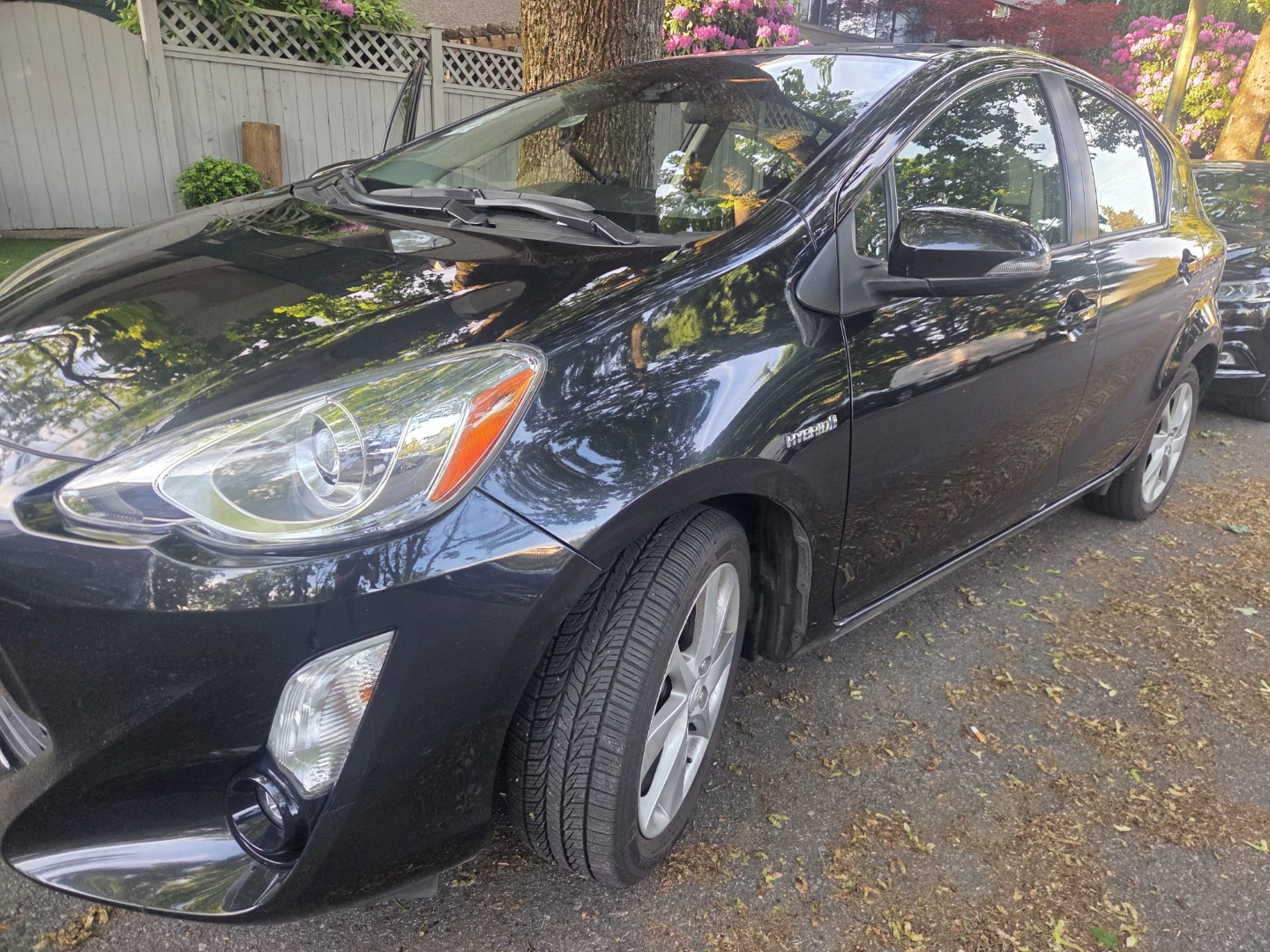 2016 Toyota Prius C Fully Loaded | Clean Title - photo 2
