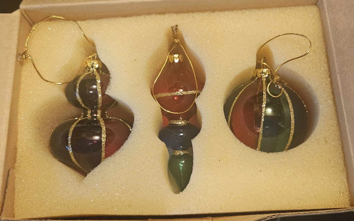 Avon Holiday Treasures Set of Three Glass Ornaments - photo 2