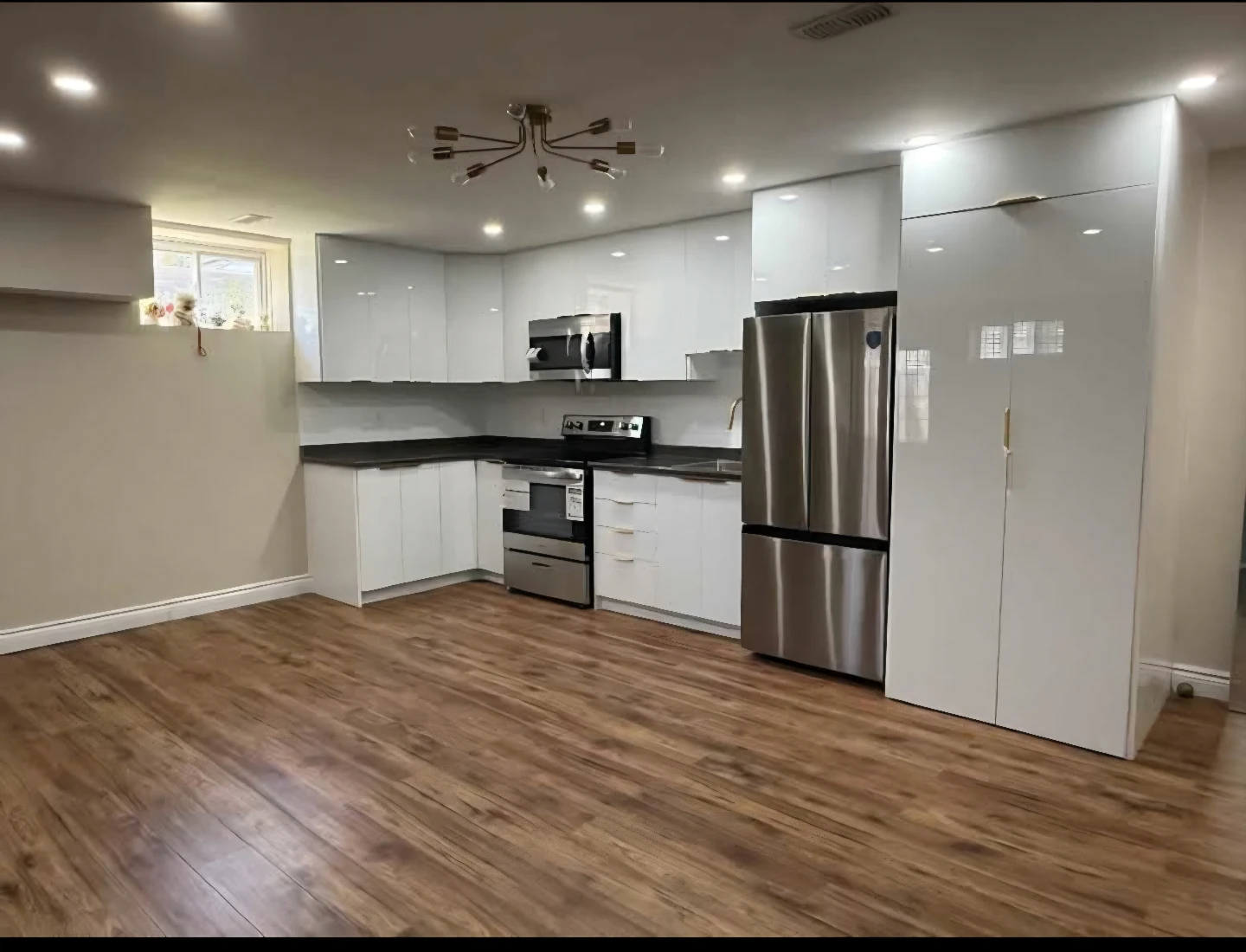 3 Bedroom 1 washroom Basement for Rent - photo 4