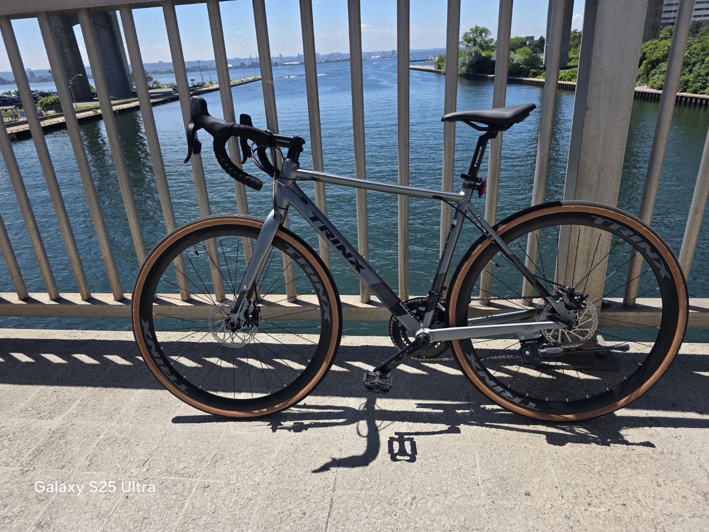 TRINX R5 Gravel Bike