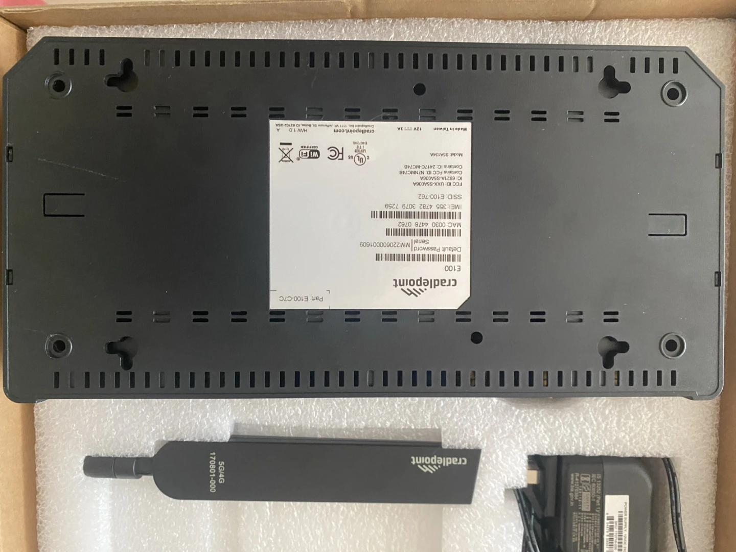 Cradlepoint e100-C7C 5G router - photo 5