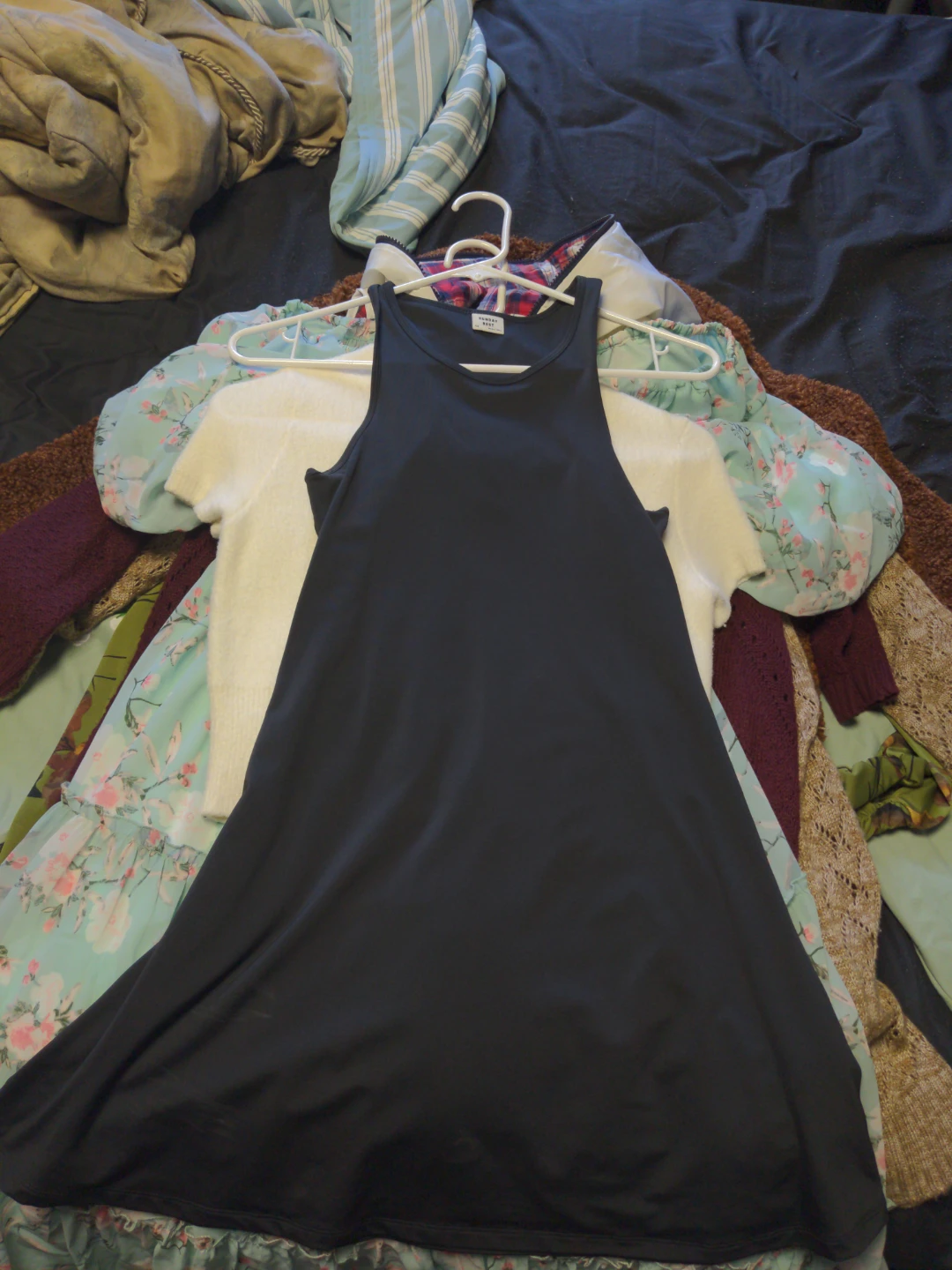 Women's clothing ranging from xs to m - photo 3