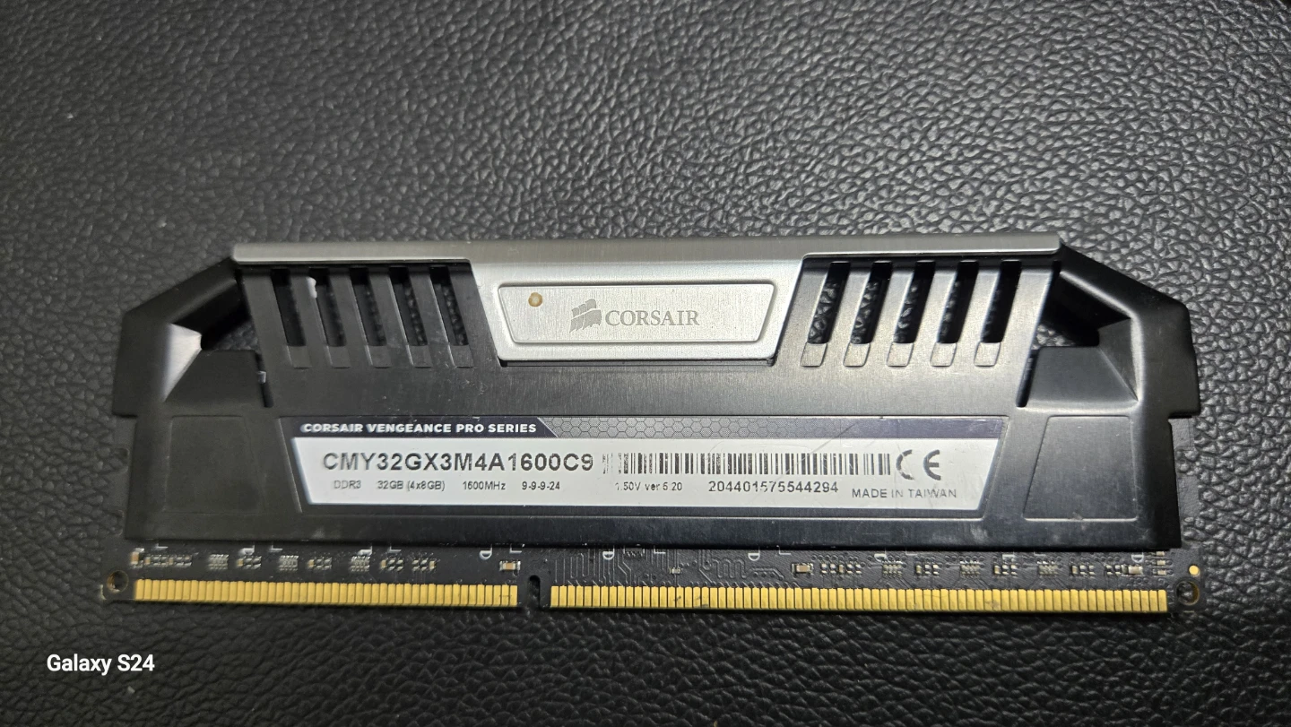 32GB Corsair Vengeance Pro Series DDR3 RAM CMY32GX3M4A1600C9 - photo 2