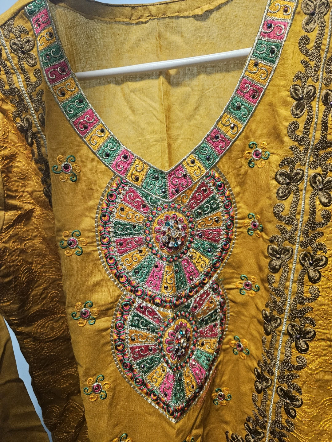 Embroidered Yellow Kurti with Dupatta and Pants - photo 2