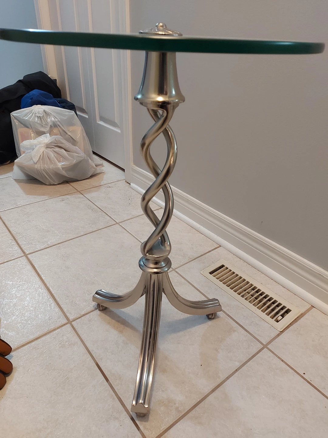 Glass top accent table. - photo 2