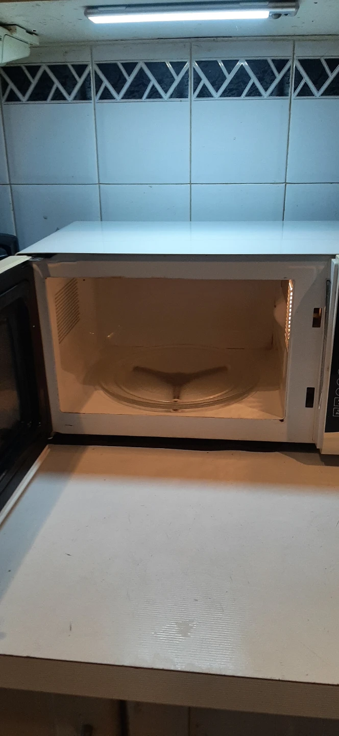 Danby Designer Compact Microwave READ DESCRIPTION ON SIZE - photo 2
