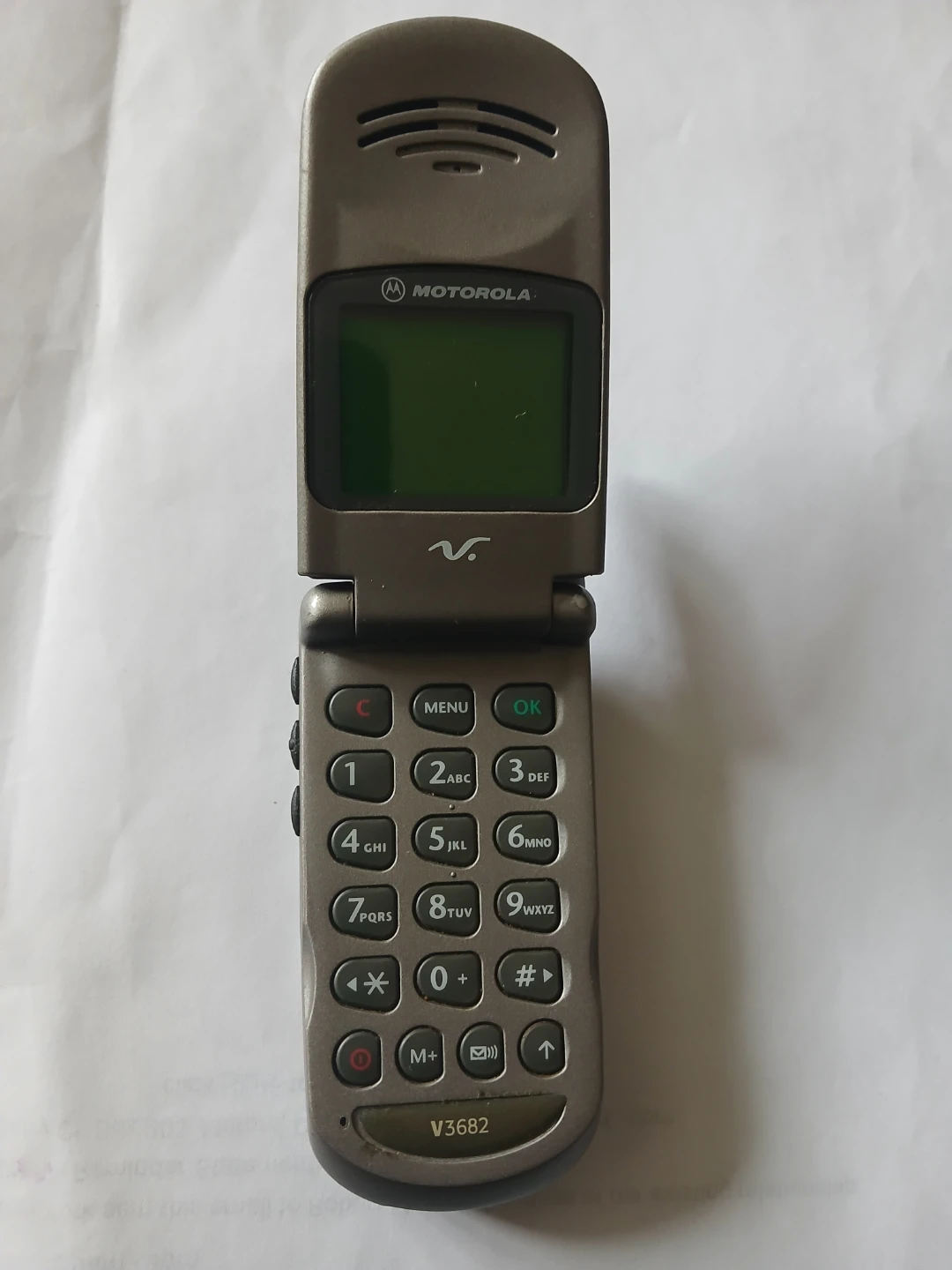 Motorola V3682 Flip Phone - photo 2