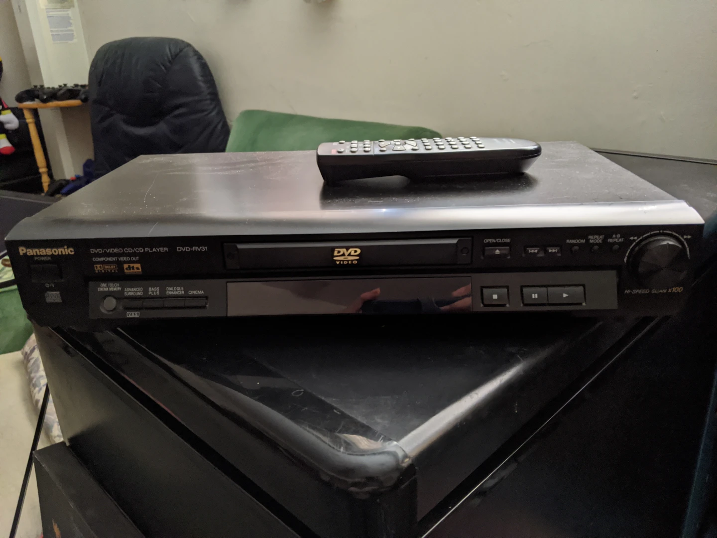 Panasonic DVD-RV31 DVD/Video/CD Player with Remote