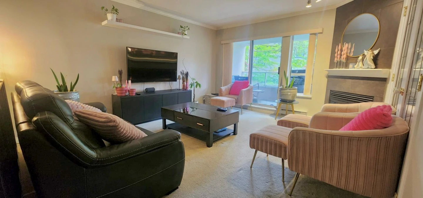 Furnished 2 Bed 1.5 Bath 2 Parking - White Rock/South Surrey - photo 2
