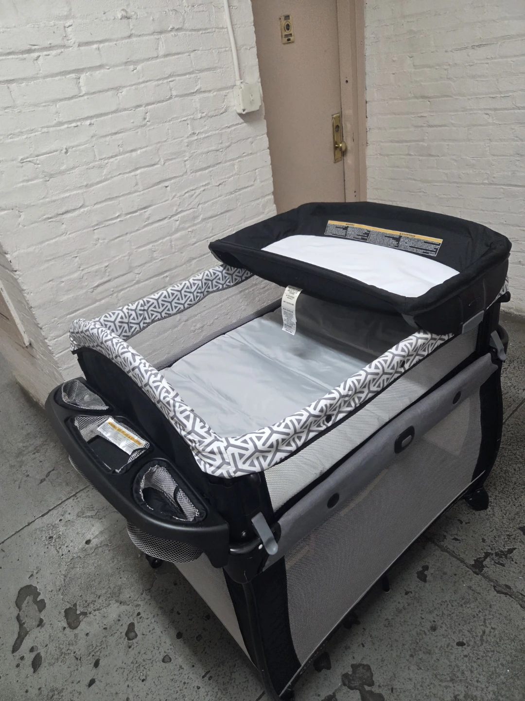 Travel bassinet