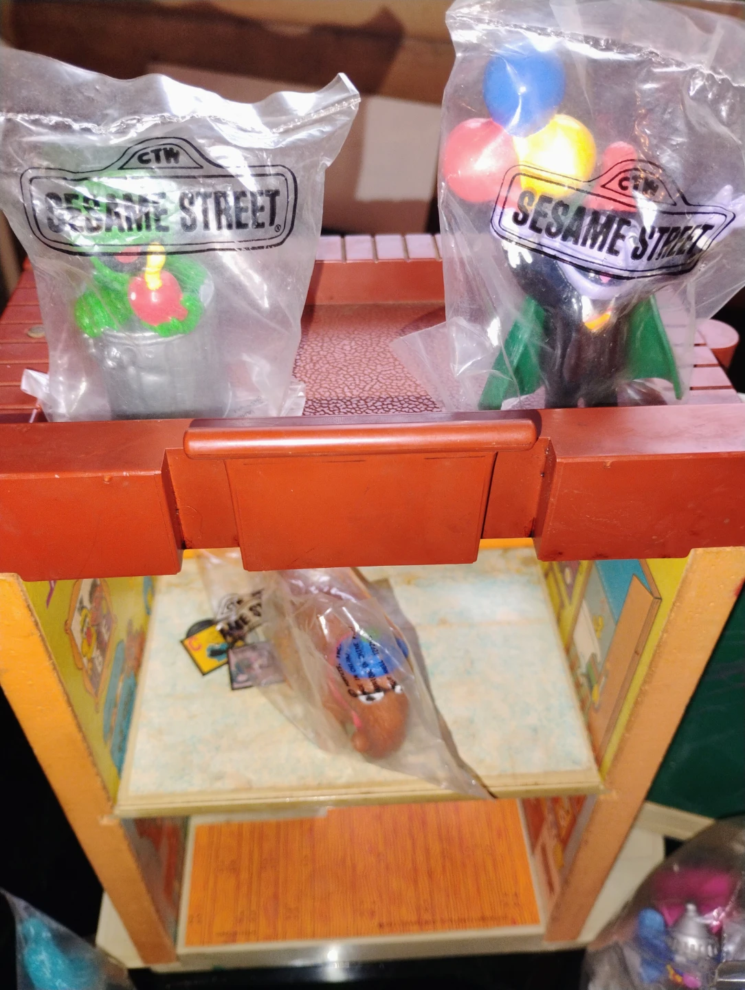 Hooper's Store and Sesame St Characters - photo 2