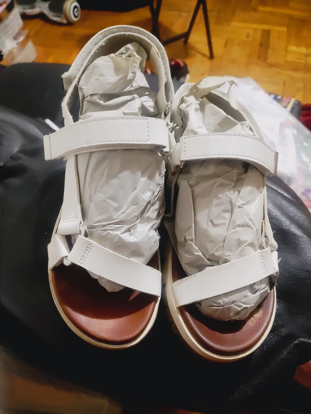 ⚽ Women sandals white Velcro closure size 6 Preloved - photo 2