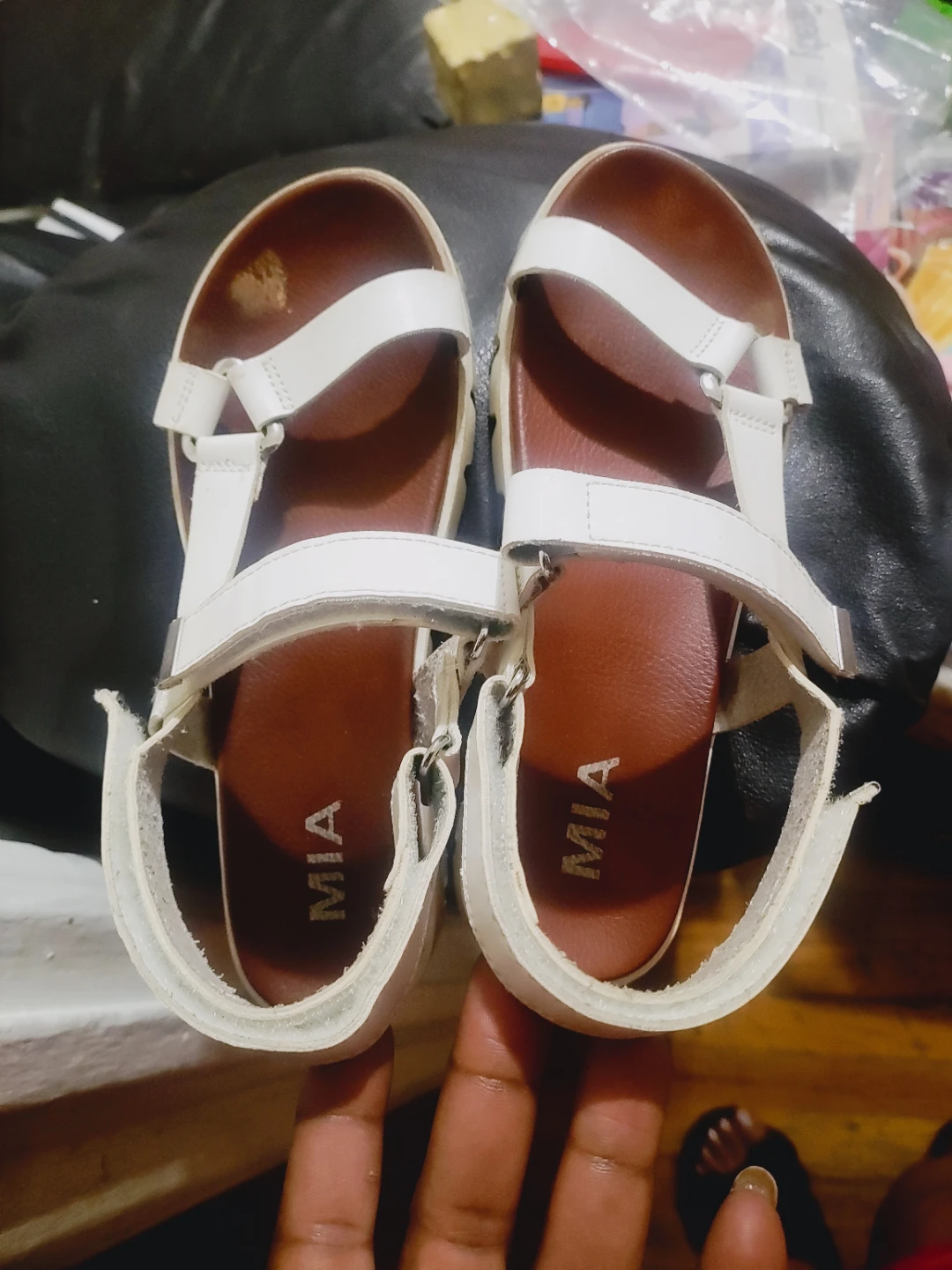 ⚽ Women sandals white Velcro closure size 6 Preloved - photo 3