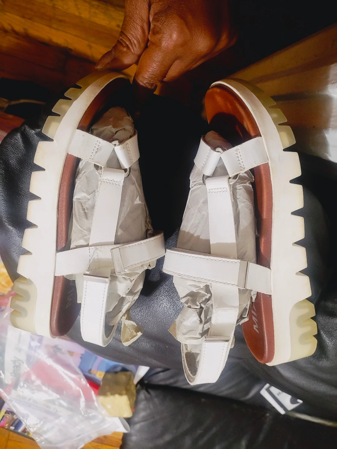 ⚽ Women sandals white Velcro closure size 6 Preloved - photo 4