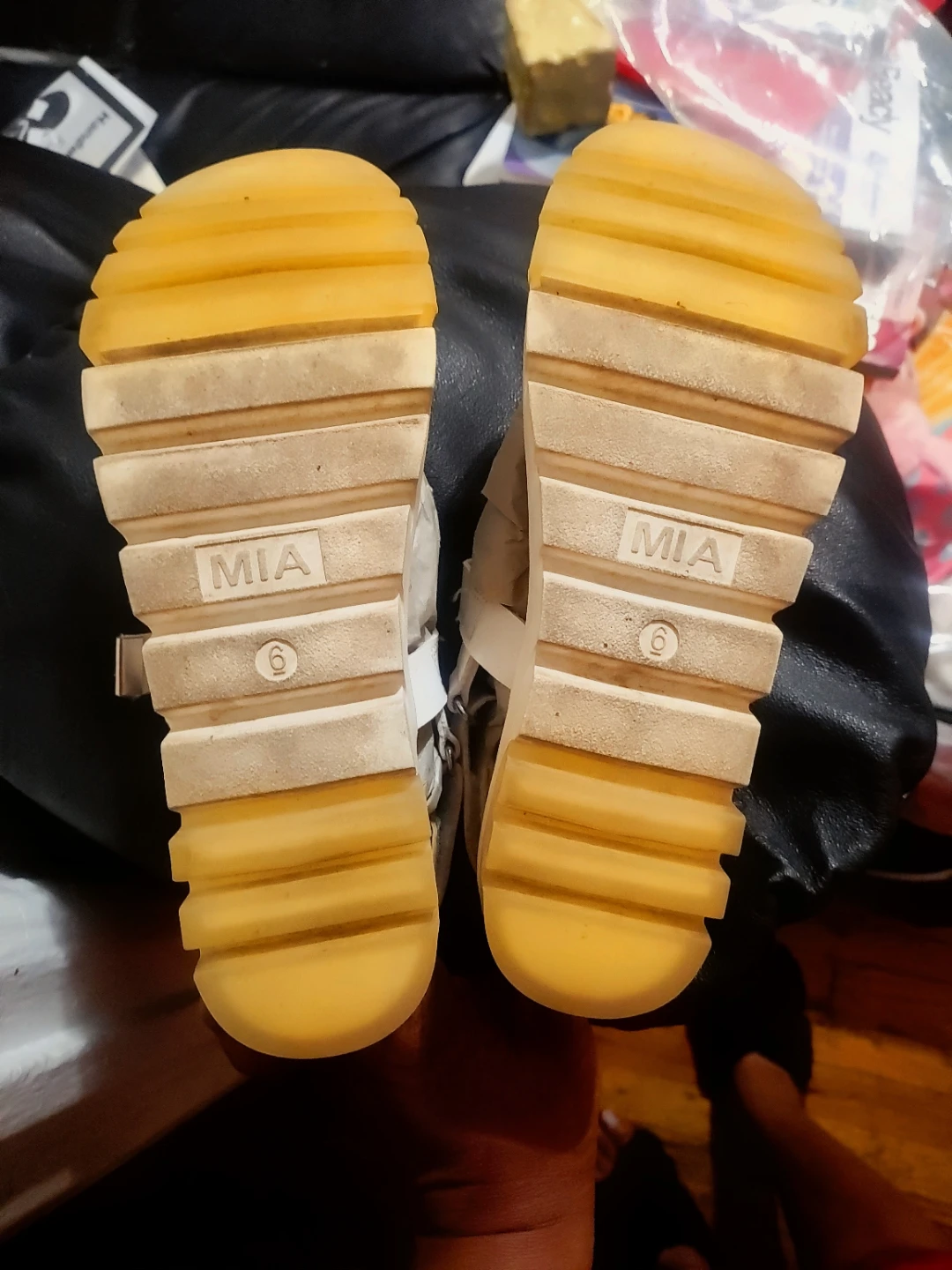 ⚽ Women sandals white Velcro closure size 6 Preloved - photo 5