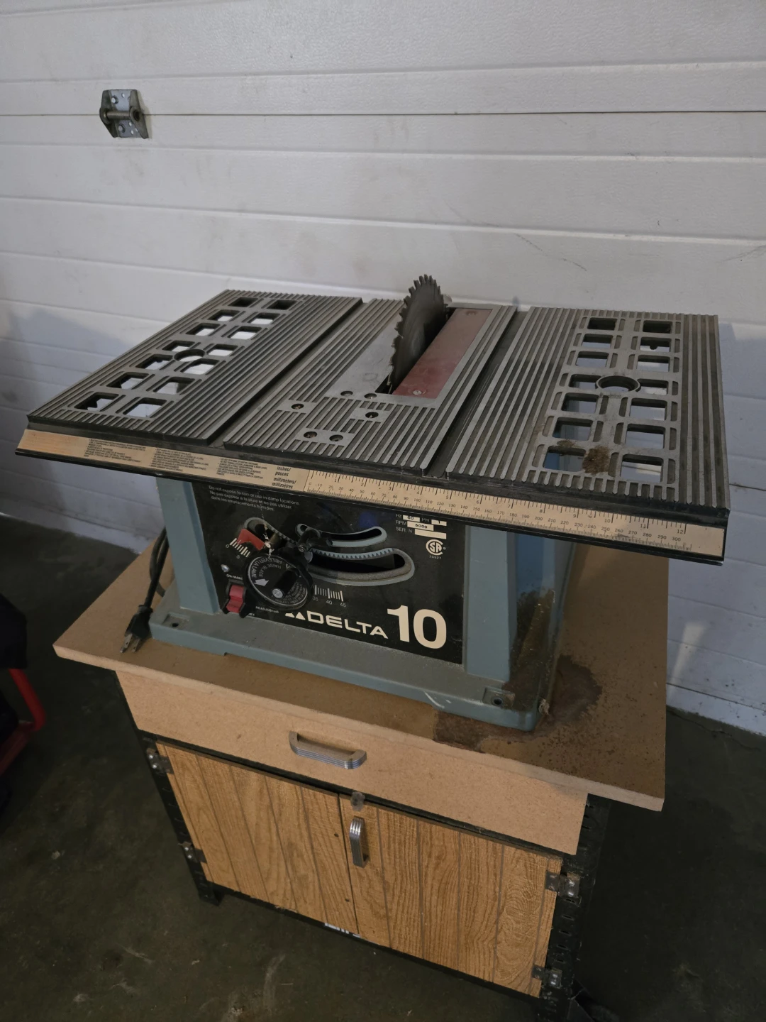 DELTA 10" Bench Top Table Saw With Cabinet & Extra Blades - photo 2