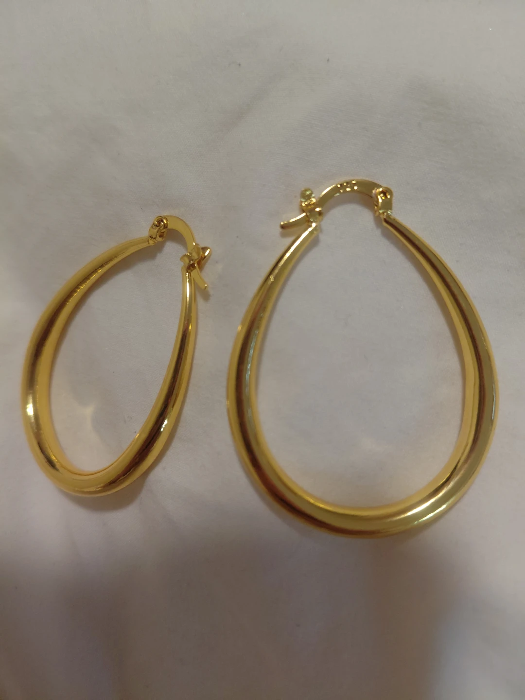 Gold Oval Hoop Earrings 18kt