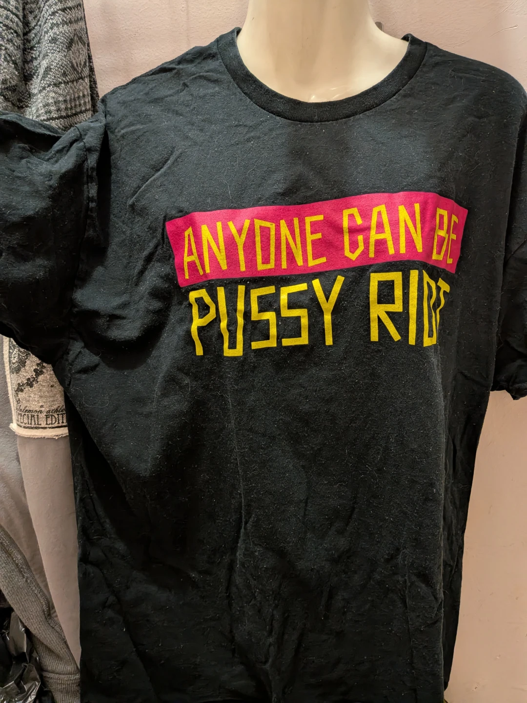 Black Pussy Riot T-Shirt sz XL - photo 4