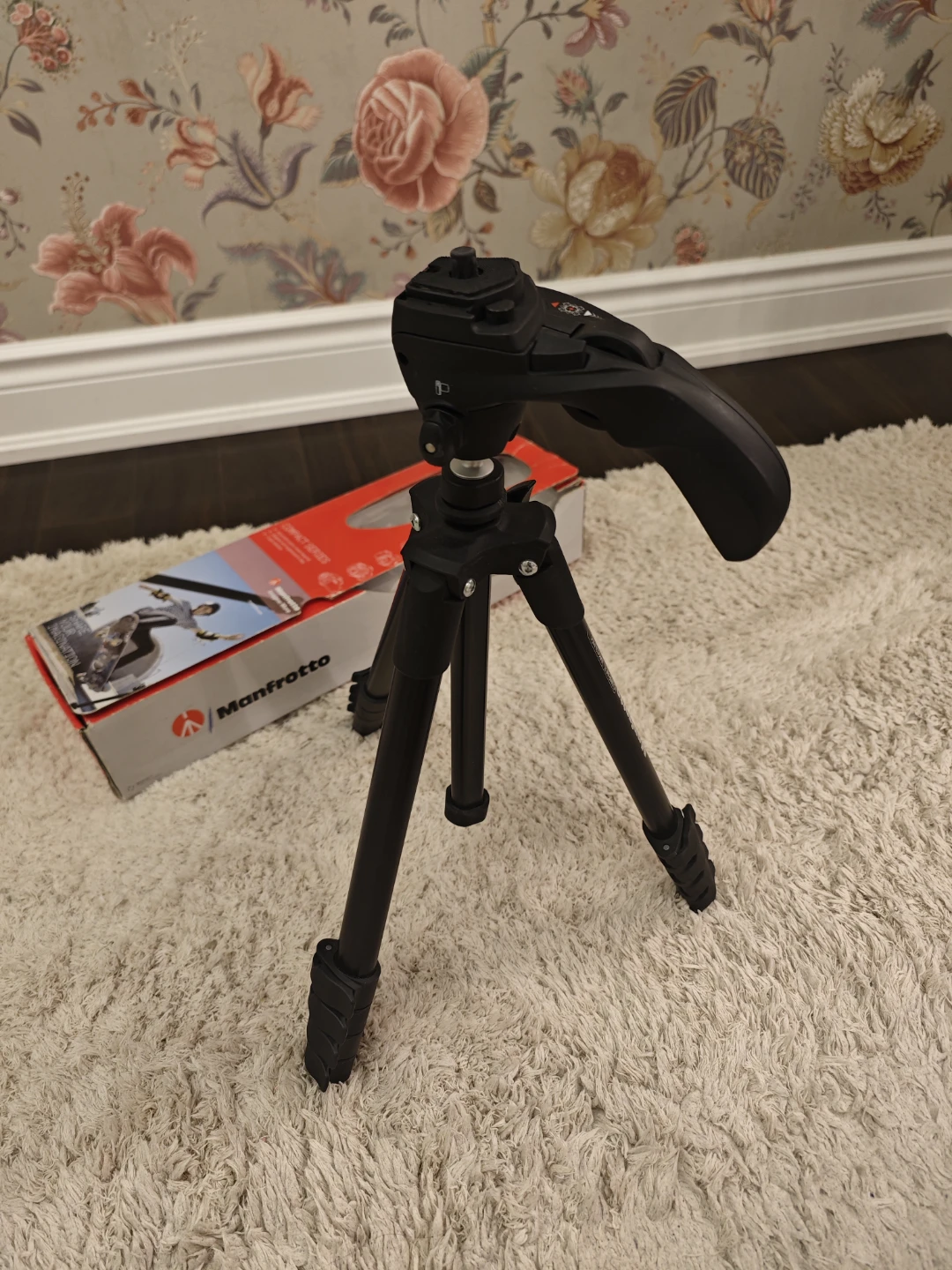 Manfrotto Compact MKC3-H01 Tripod