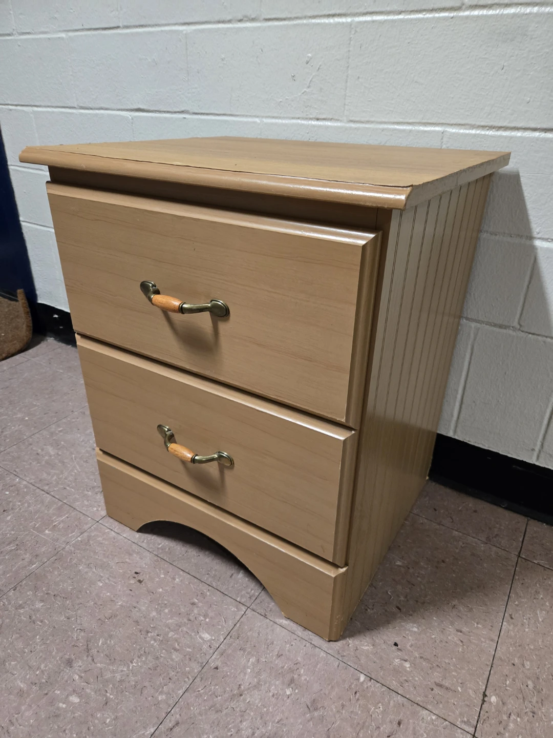 Classic Light Wood 2-Drawer Nightstand / Accent Chest - photo 3