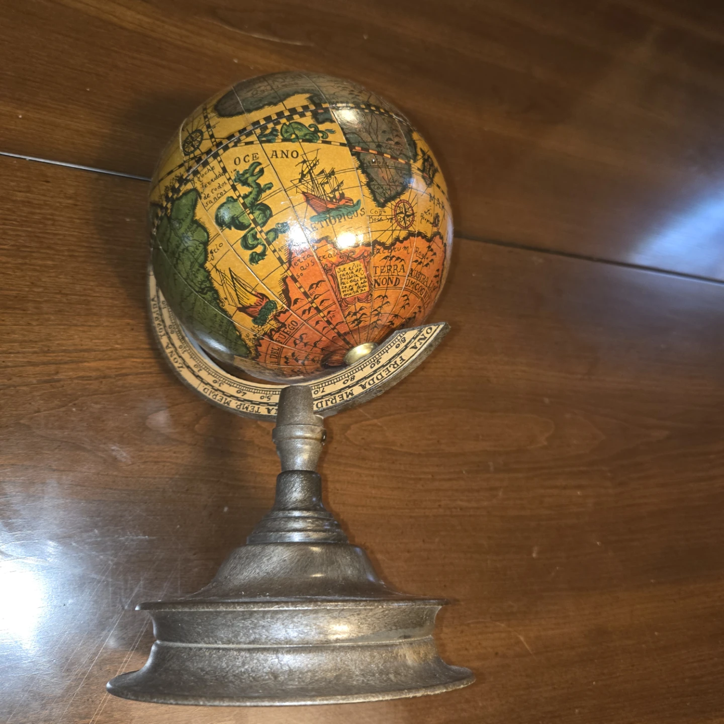 Olde World globe from Italy features a rotating map - photo 4