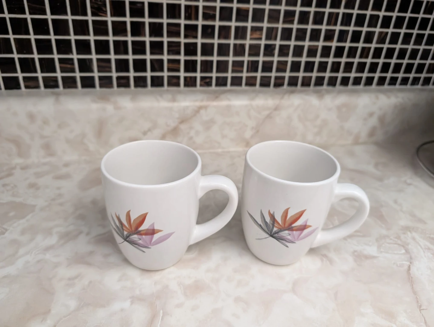 Set of 2 White Mugs with Floral Design - photo 2