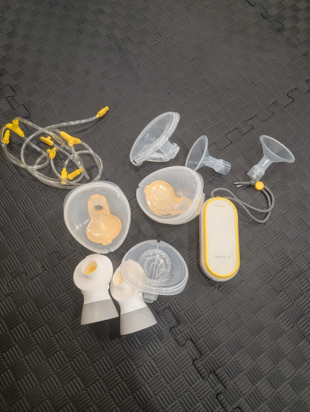 Medela handsfree breast pump - photo 2