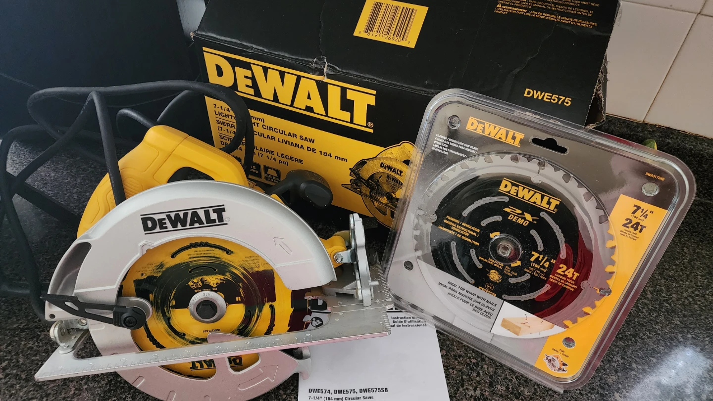 DEWALT DWE575 7-1/4" Circular Saw with Blade