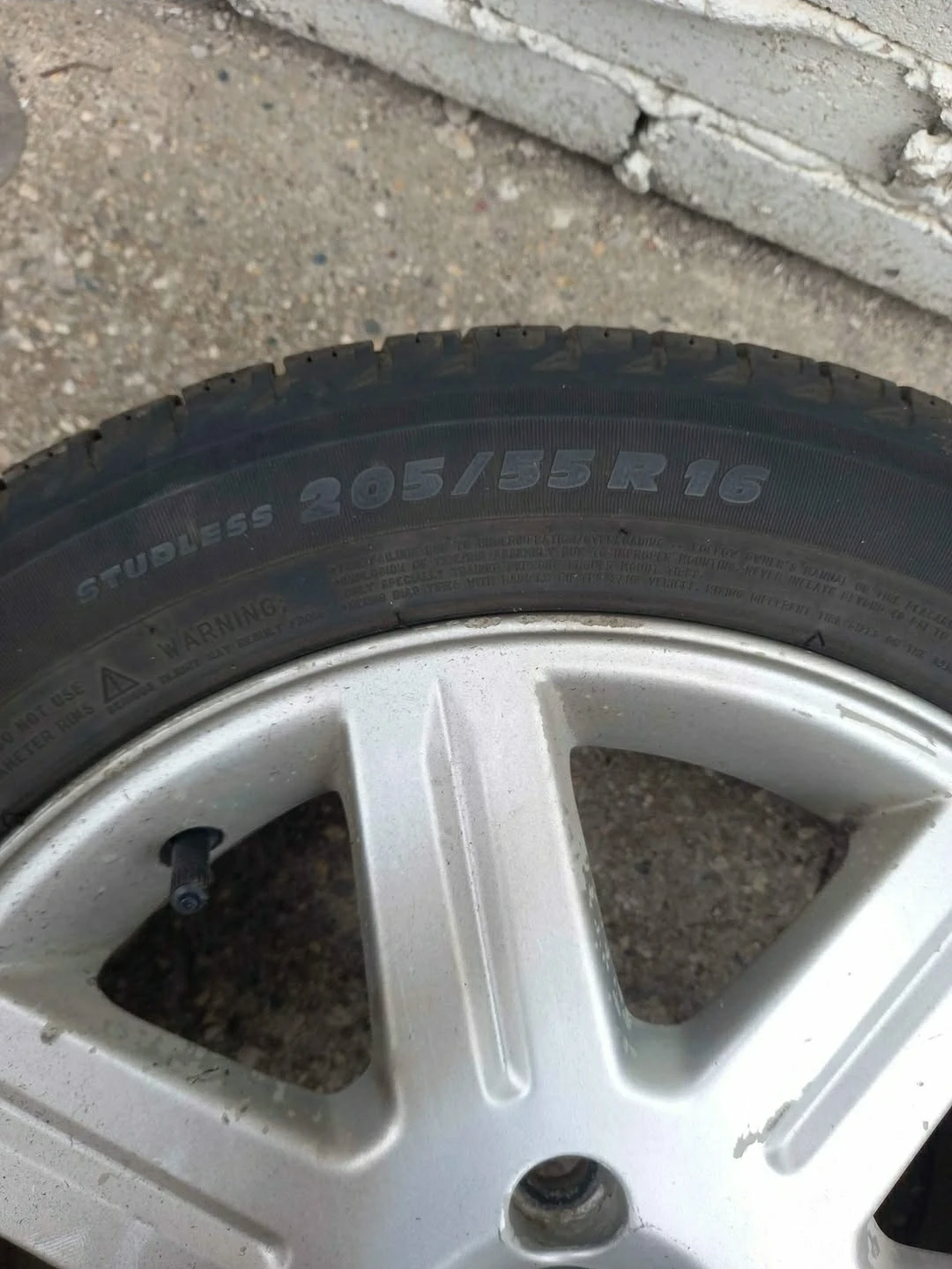 Set of 4 Winter Tires on Rims - photo 2