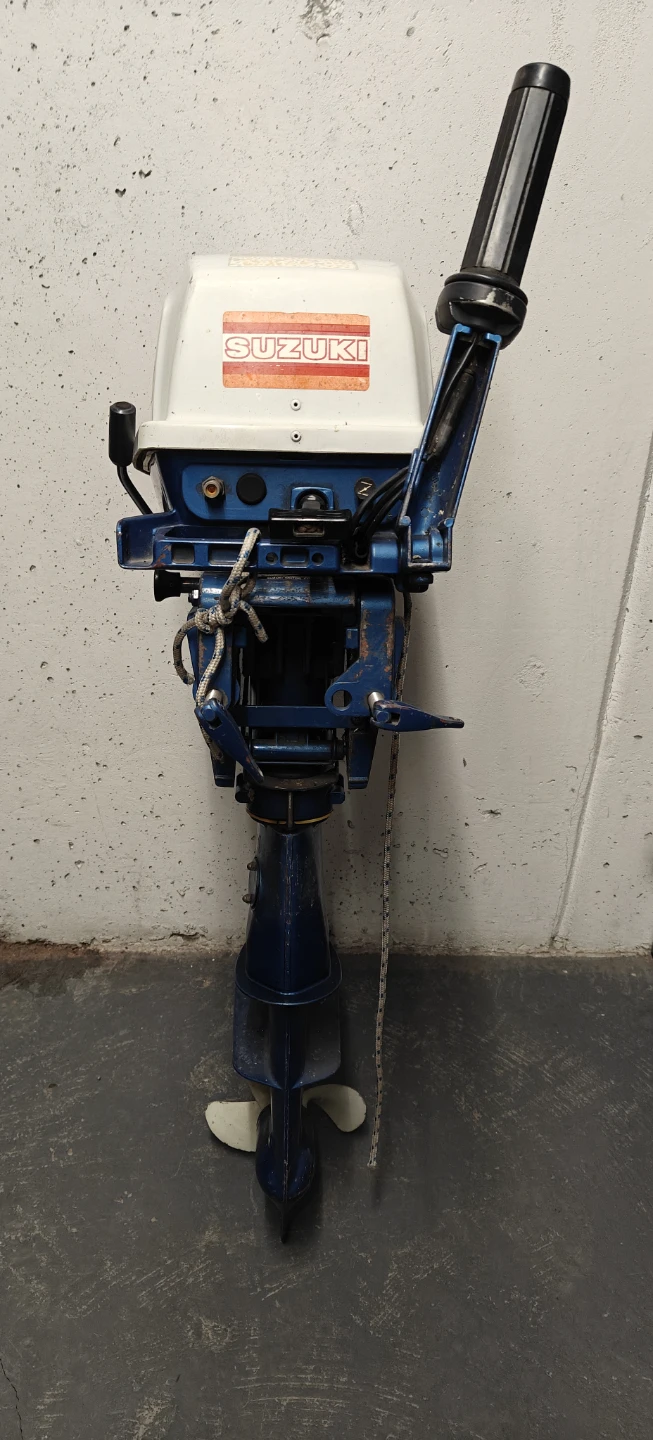 Free Outboard Motor, pickup only, Downtown Toronto - photo 3