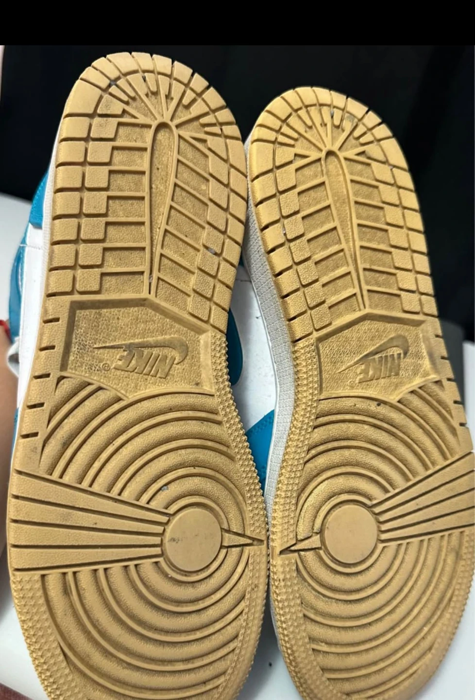 Air Jordan 1 Mid SE 'Light Aqua' Sneakers - photo 2